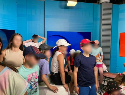 Επίσκεψη στον τηλεοπτικό σταθμό TV100